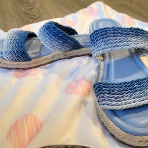 Never worn Womens size 8 Sandals!
